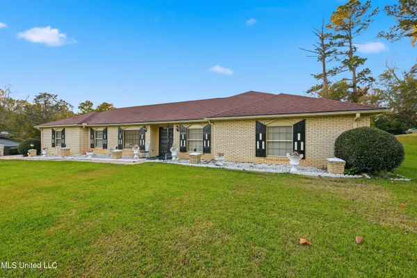 $346,000 | 206 Plantation Drive, Vicksburg, MS 39183