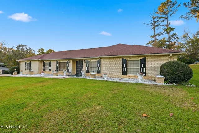 $356,000 | 206 Plantation Drive, Vicksburg, MS 39183