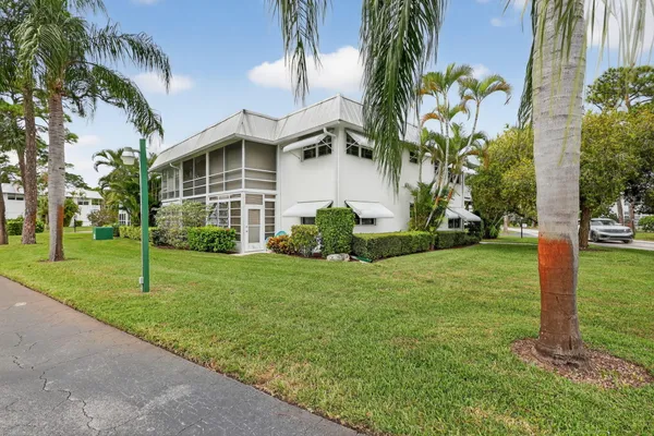 $110,000 | 2929 Southeast Ocean Boulevard, Unit J10, Stuart, FL 34996