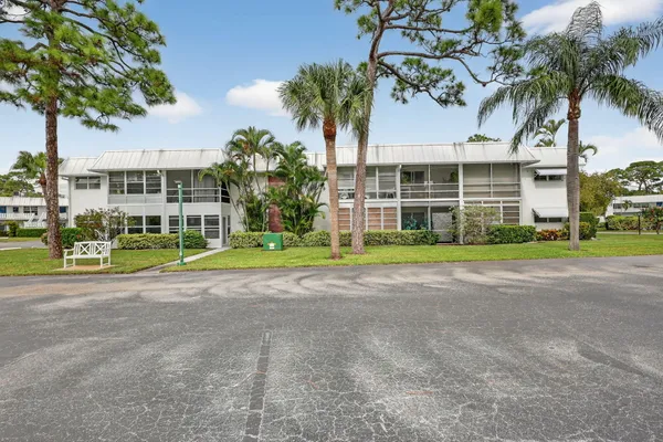 $110,000 | 2929 Southeast Ocean Boulevard, Unit J10, Stuart, FL 34996