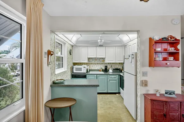 $110,000 | 2929 Southeast Ocean Boulevard, Unit J10, Stuart, FL 34996