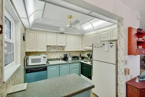 $110,000 | 2929 Southeast Ocean Boulevard, Unit J10, Stuart, FL 34996