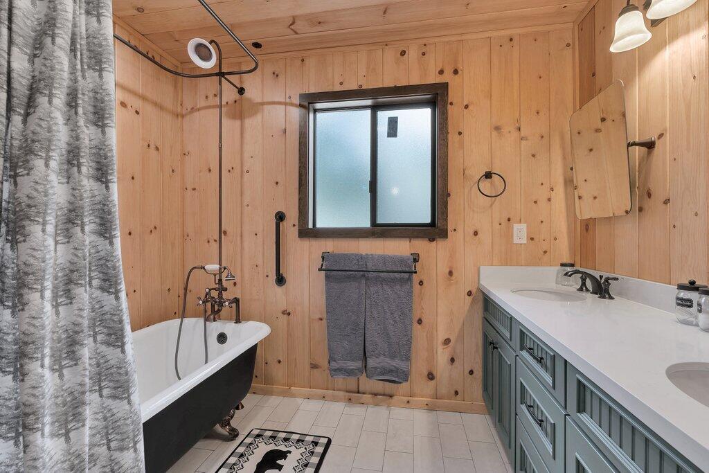54495 South Circle Drive Idyllwild, CA 92549 - Photo 24 of 65 a bathroom with a tub sink and mirror