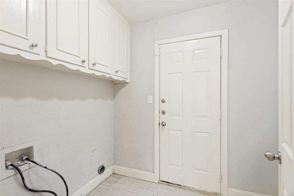 1904 Old Kirk Road Bedford, TX 76022 - Photo 23 of 25 a bathroom with a bathtub
