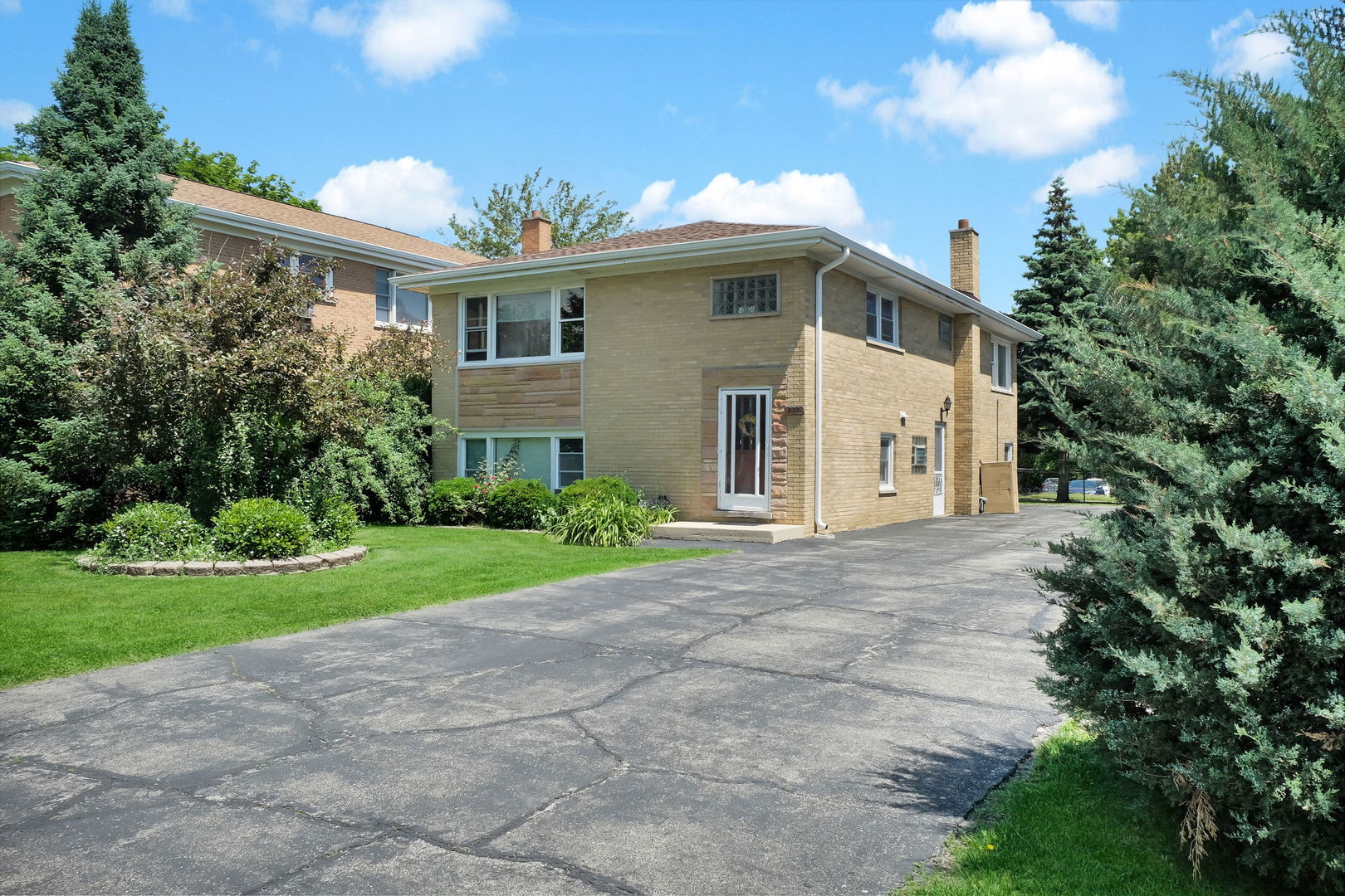 227 Hale Street Addison, IL 60101 - Photo 2 of 43