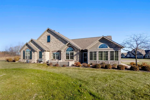 $425,000 | 2210 East Tuscany Way, Appleton, WI 54913