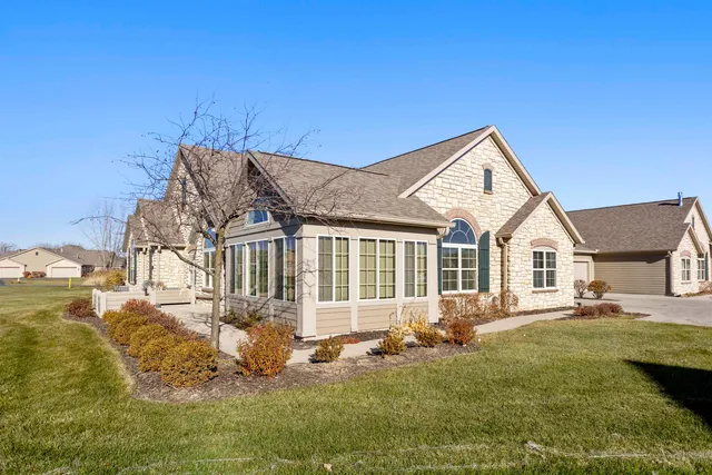 $425,000 | 2210 East Tuscany Way, Appleton, WI 54913