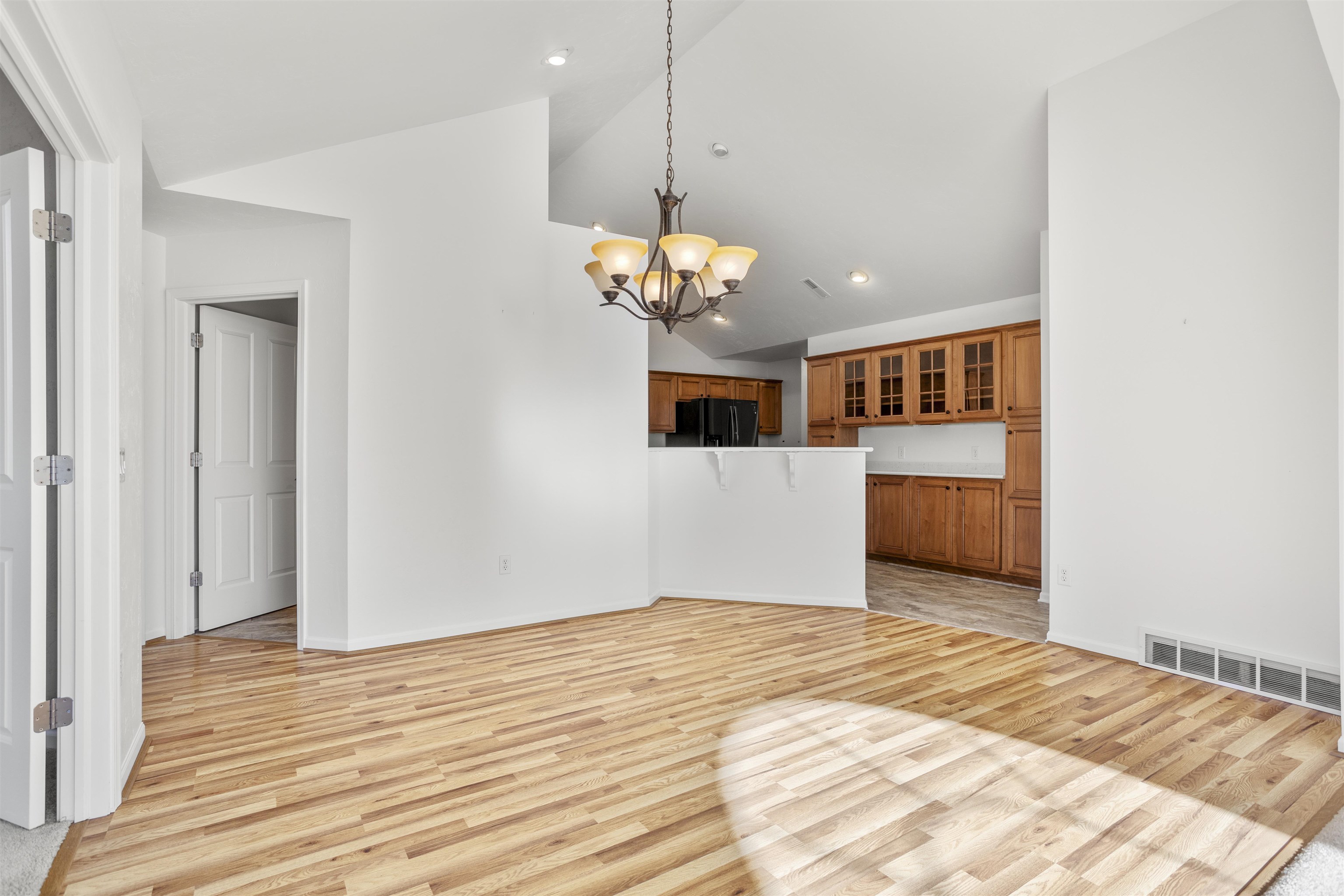 2210 East Tuscany Way Appleton, WI 54913 - Photo 9 of 33