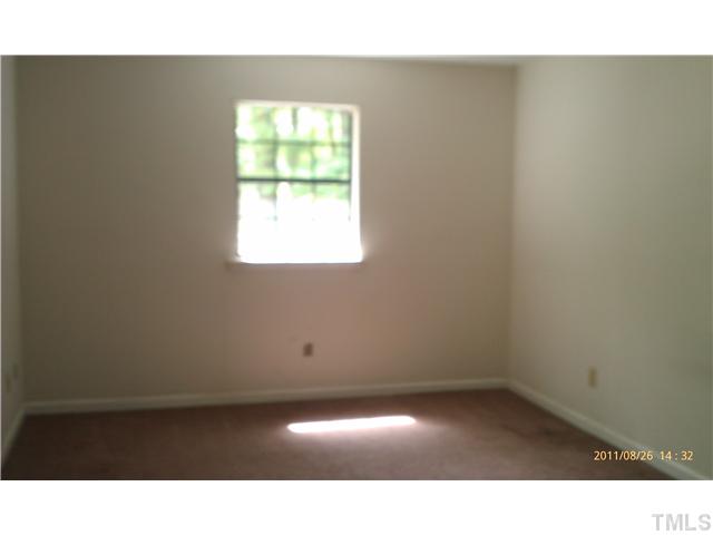 820 Horton Road Durham, NC 27704 - Photo 6 of 7 a bathroom with a window