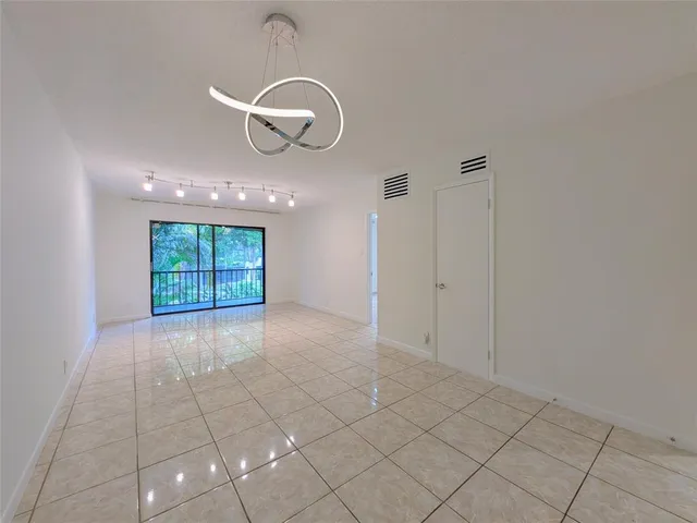 $1,550 | 3101 Oakland Shores Drive, Unit H204, Oakland Park, FL 33309