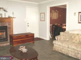 15 Harrow Road Levittown, PA 19056 - Photo 2 of 5 Gallery Image 2