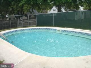 15 Harrow Road Levittown, PA 19056 - Photo 4 of 5 Gallery Image 4