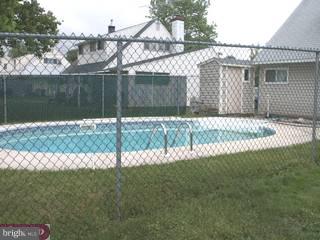 15 Harrow Road Levittown, PA 19056 - Photo 5 of 5 Gallery Image 5