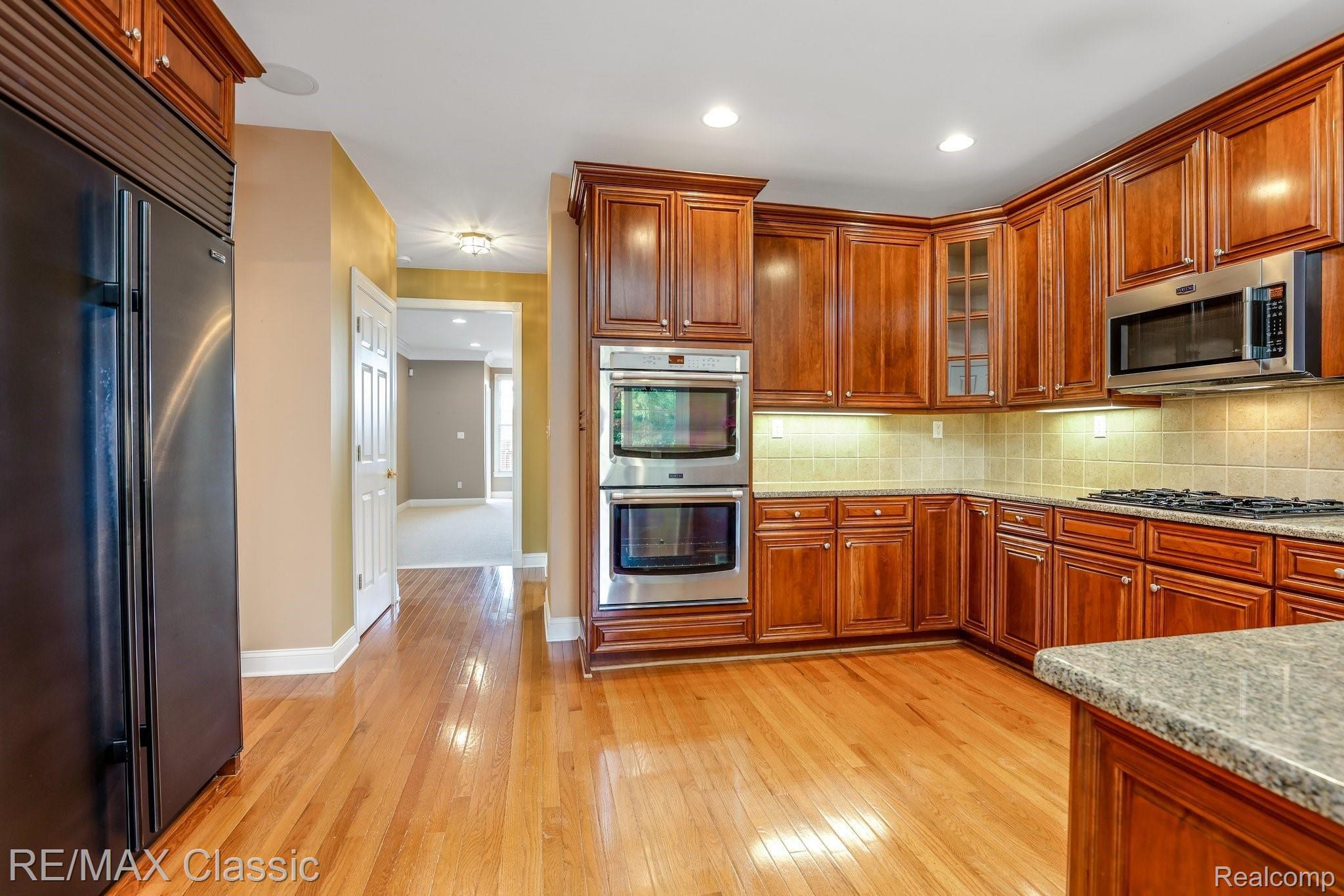 24849 Reeds Pointe Drive Novi, MI 48374 - Photo 12 of 47 Kitchen