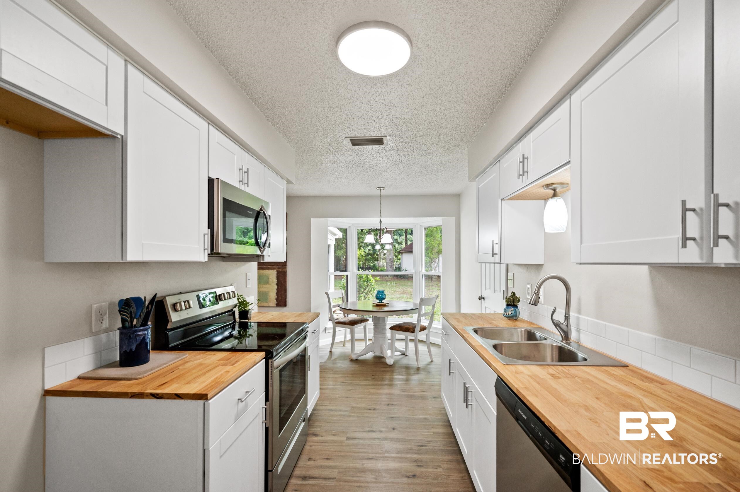 6012 Booker Circle Mobile, AL 36693 - Photo 12 of 34 Kitchen