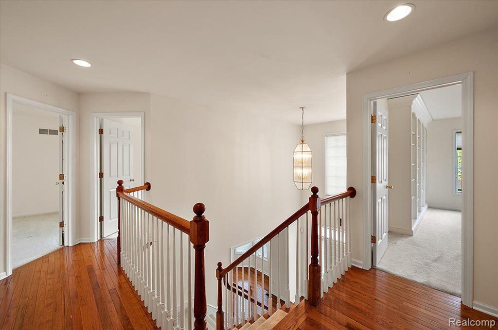 1043 Moran Drive Rochester, MI 48307 - Photo 20 of 48 Gallery Image 20