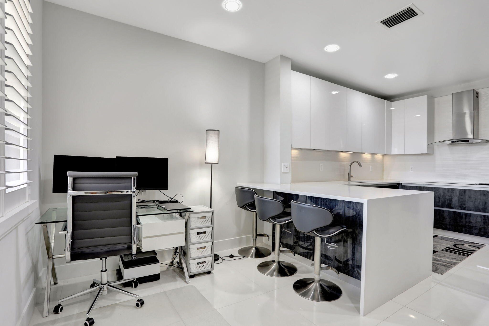 6584 Villa Sonrisa Drive, Unit 1122 Boca Raton, FL 33433 - Photo 11 of 22 34-web-or-mls-001L0563