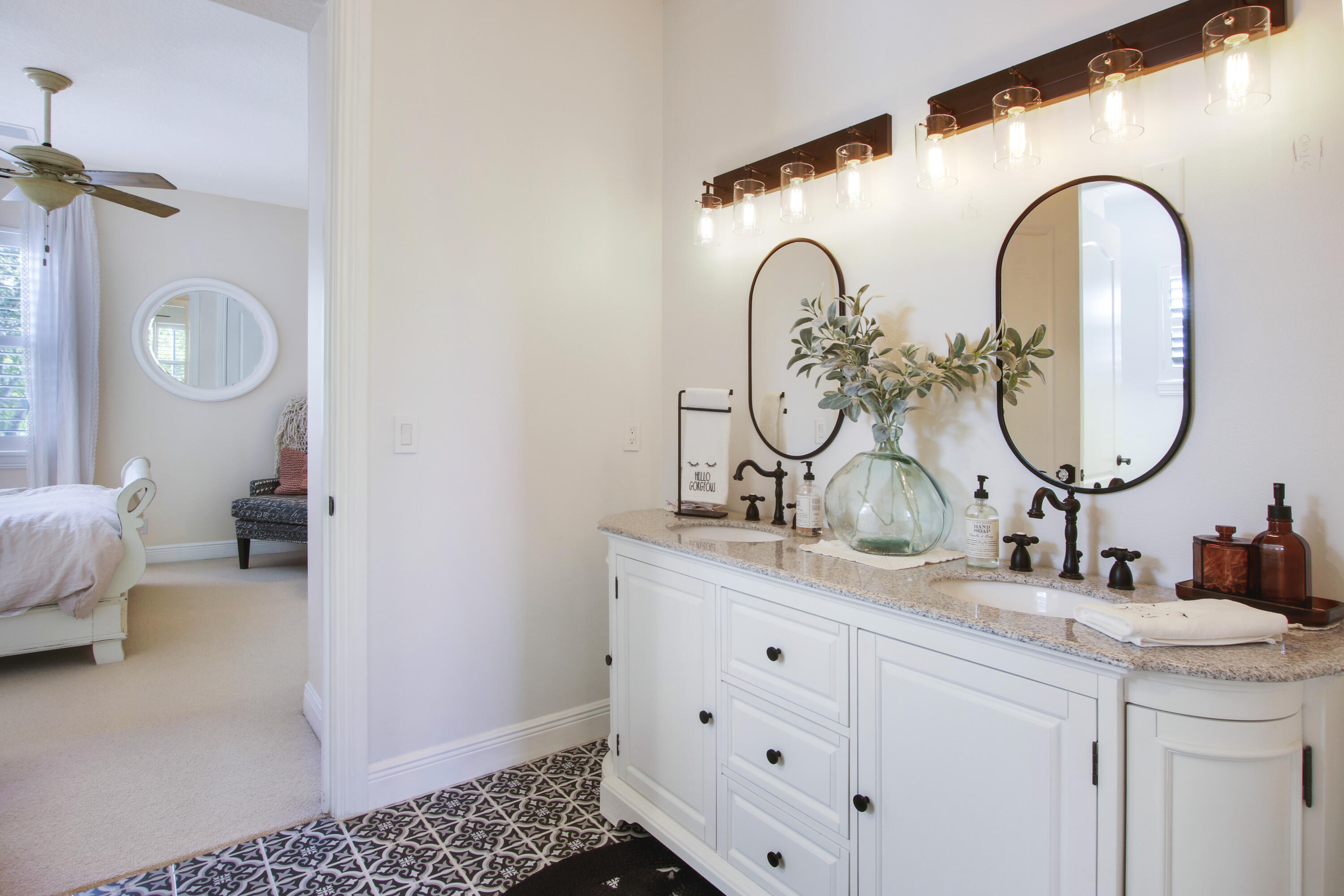 110 Inkberry Drive Jupiter, FL 33458 - Photo 29 of 40 Jack'n Jill full bath