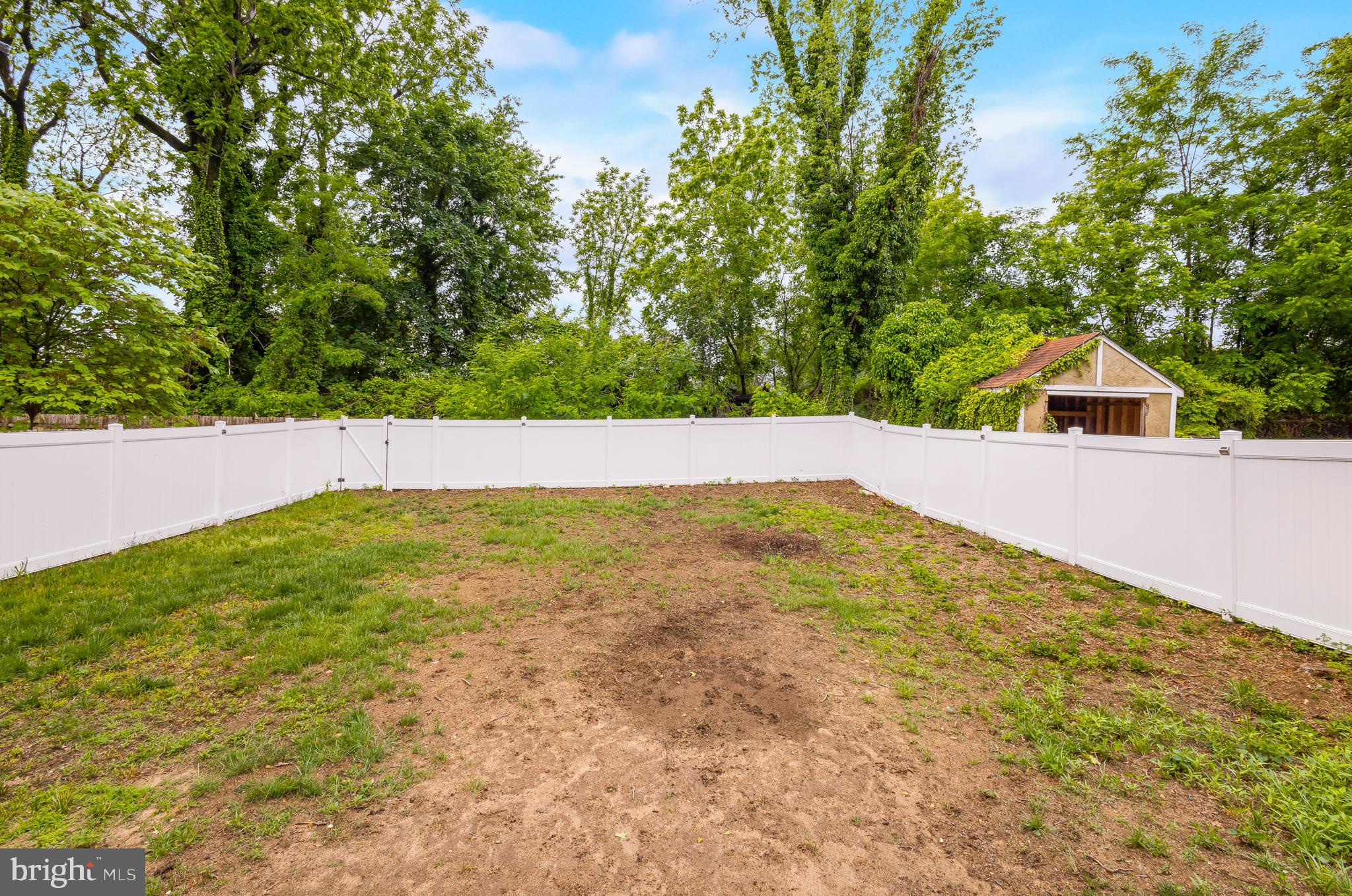 27 West Cohawkin Road Clarksboro, NJ 08020 - Photo 18 of 19 fenced yard