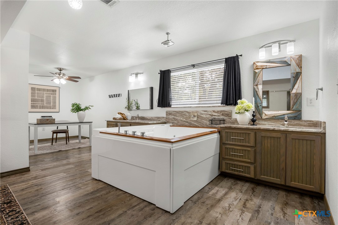 5107 Denmans Loop Belton, TX 76513 - Photo 22 of 48 Downstairs bedroom/bath