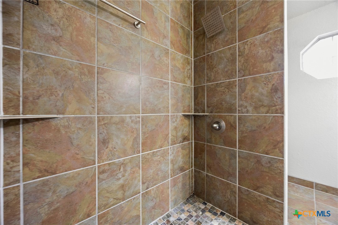 5107 Denmans Loop Belton, TX 76513 - Photo 28 of 48 Upstairs Bathroom