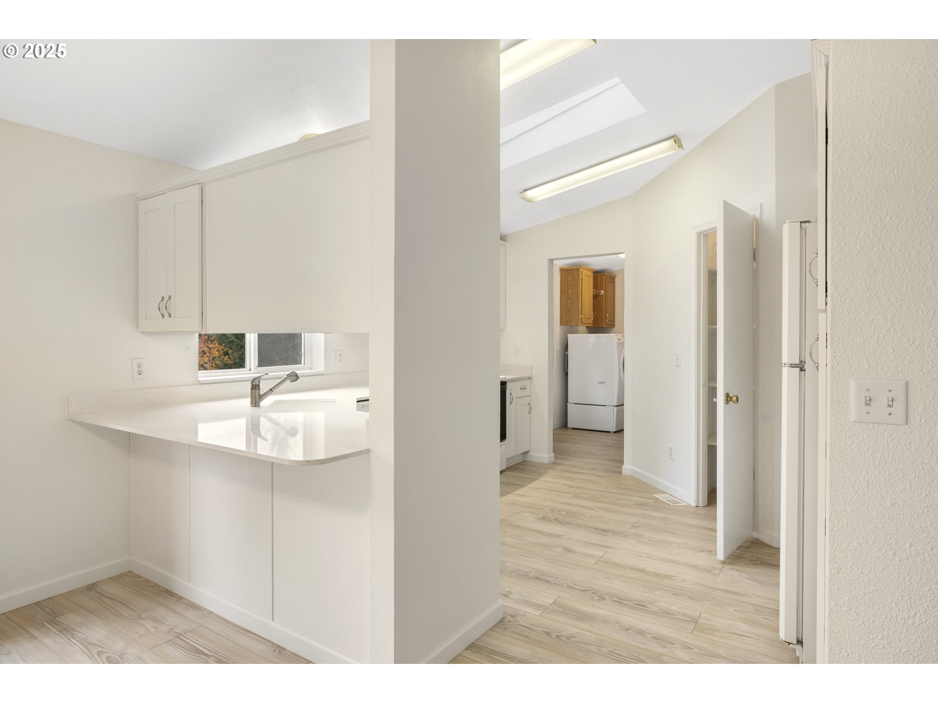 1115 China Garden Road Kalama, WA 98625 - Photo 18 of 40 a bathroom with a sink and a mirror