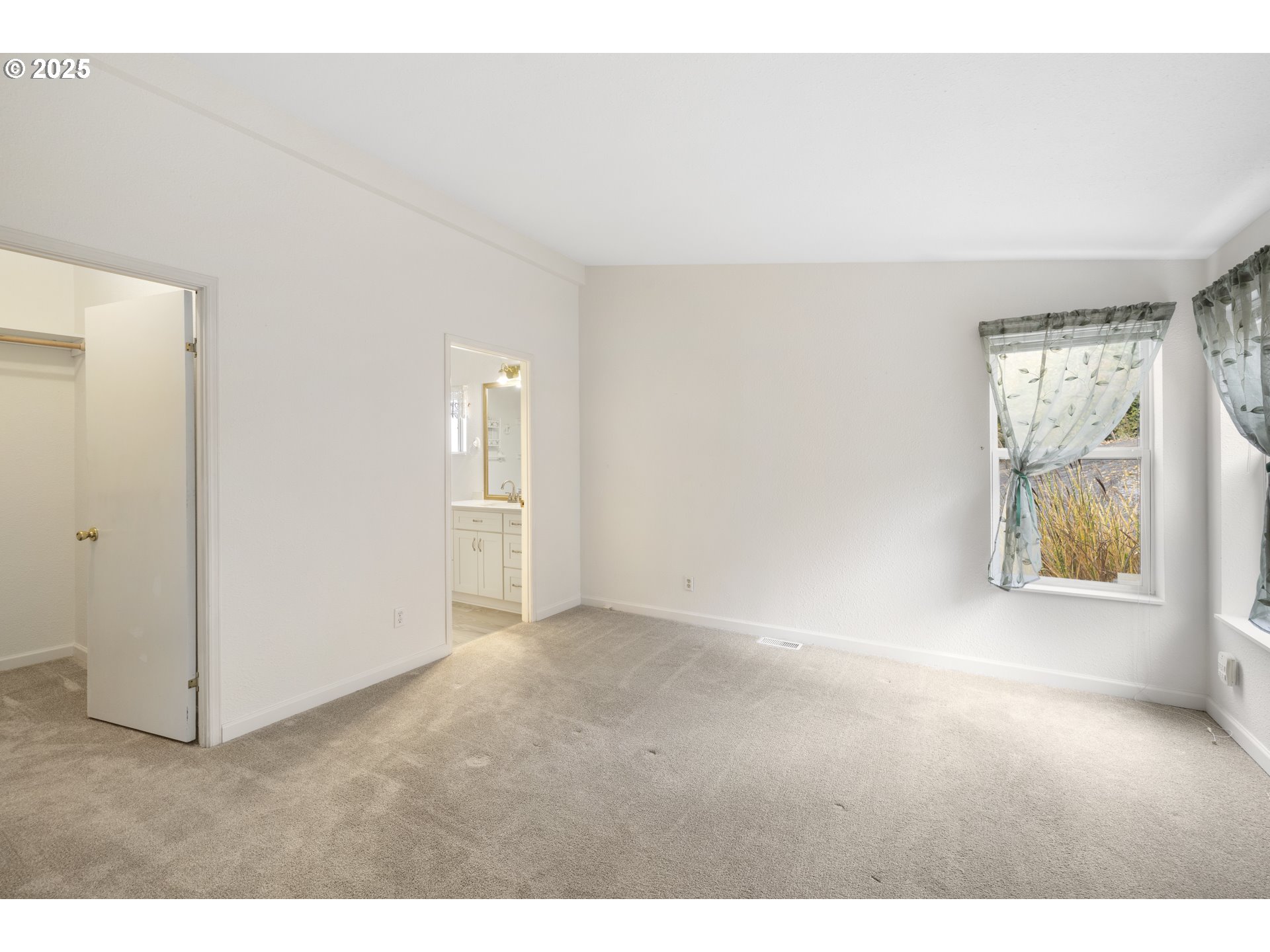 1115 China Garden Road Kalama, WA 98625 - Photo 29 of 40 a view of an empty room with a window