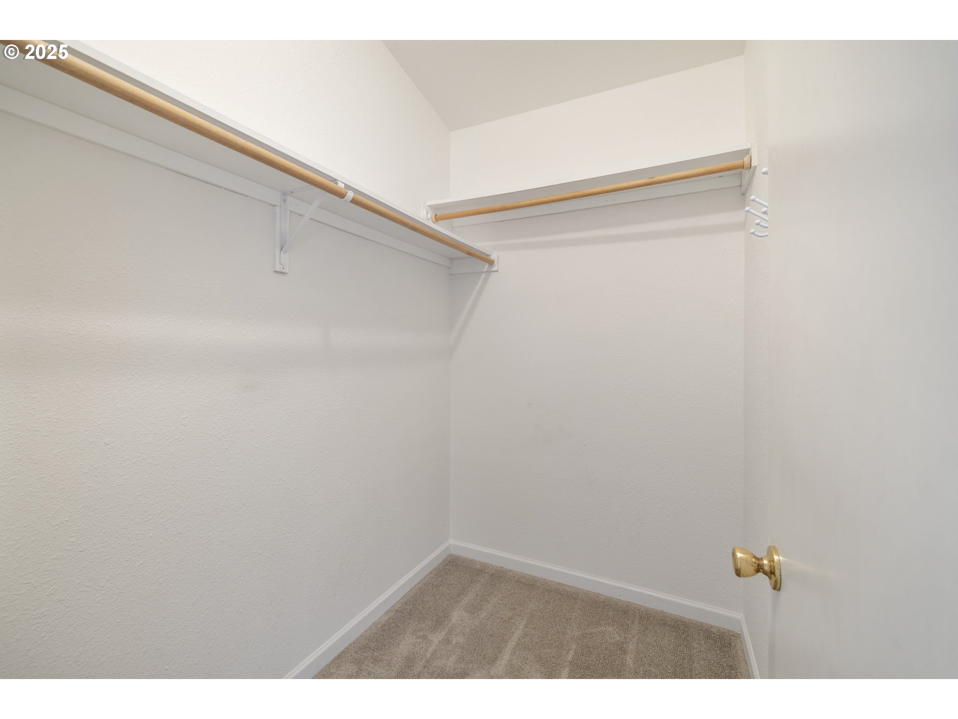 1115 China Garden Road Kalama, WA 98625 - Photo 32 of 40 a view of small space with empty racks