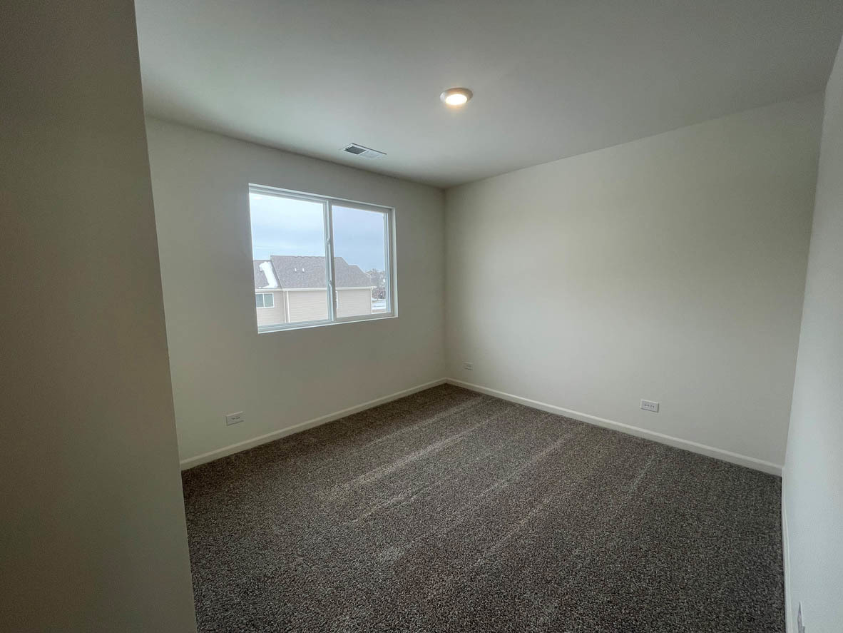 762 Westbury Drive Cary, IL 60013 - Photo 18 of 21 an empty room with a window