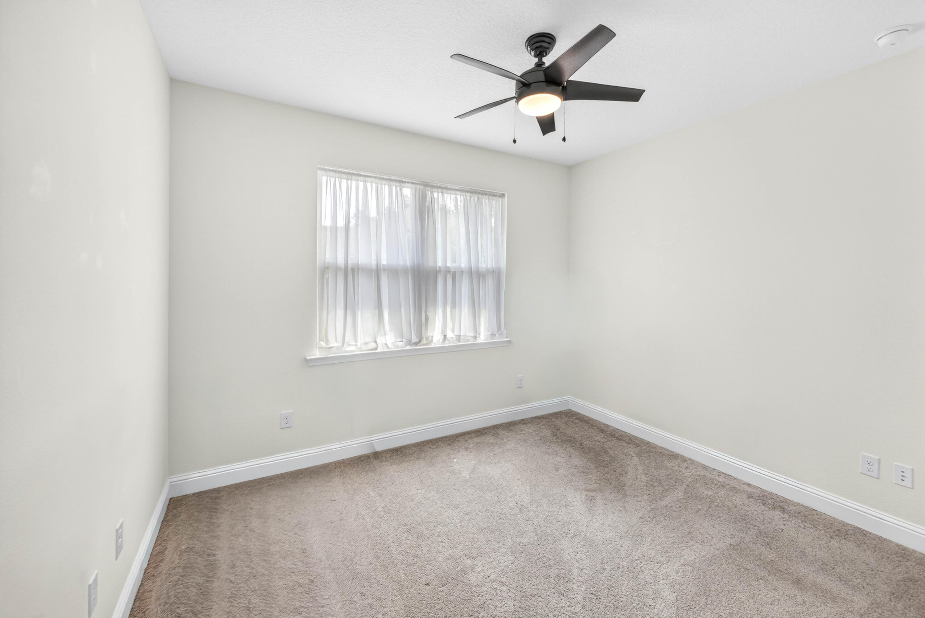 247 East Sky Way Freeport, FL 32439 - Photo 13 of 42 08