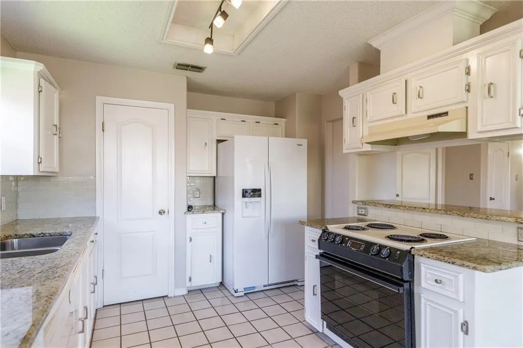 5318 Spring Brook Drive Corpus Christi, TX 78413 - Photo 6 of 13