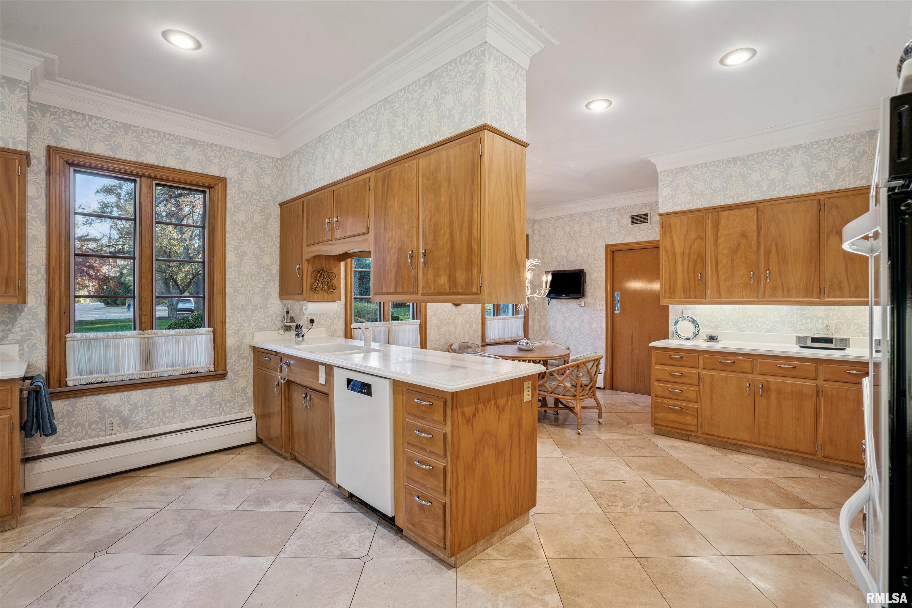 500 54th Street Moline, IL 61265 - Photo 15 of 50