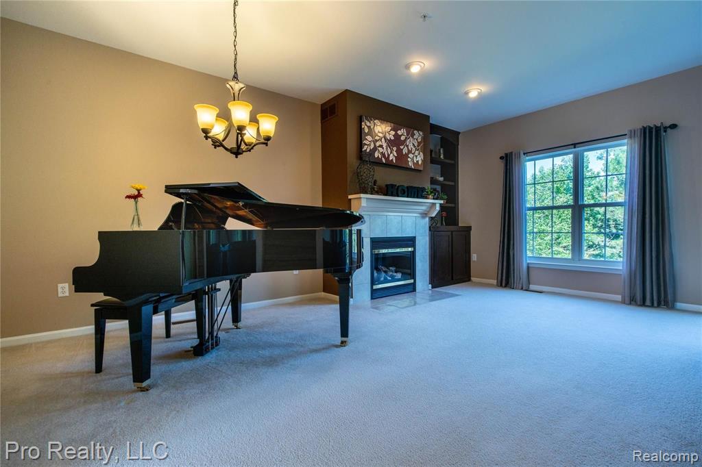 555 Cherry Orchard Road Canton, MI 48188 - Photo 6 of 23