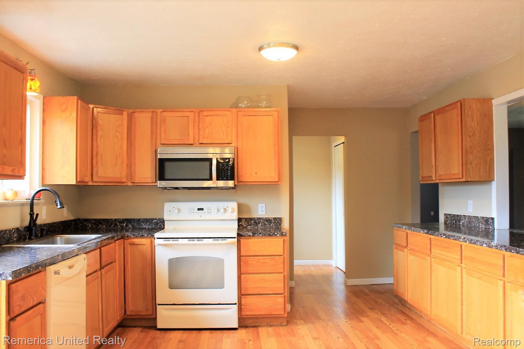 2007 Gannon Road Howell, MI 48855 - Photo 23 of 93 WebbRealtyPros_2007Gannon_Kitchen10.JPG