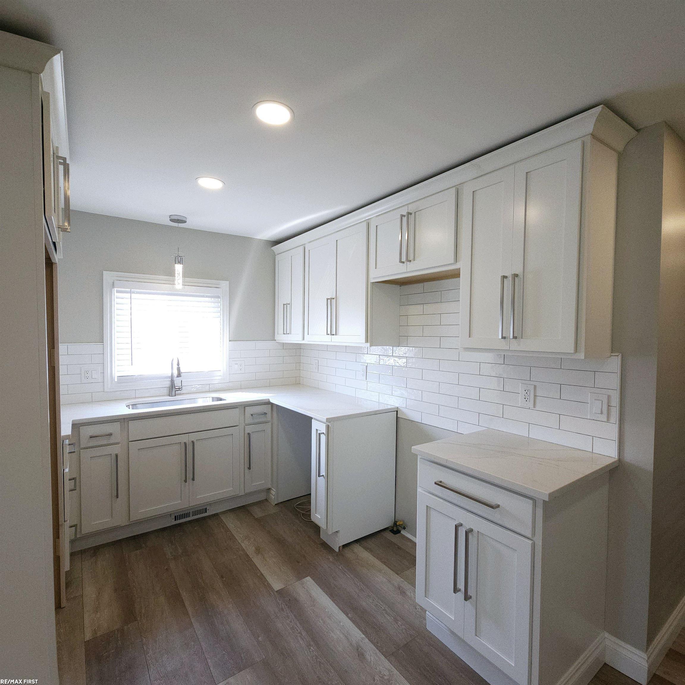 22423 Piper Avenue Eastpointe, MI 48021 - Photo 6 of 28 50153902-aab1e1d4-7556-48f9-bcbf-0908734d2110.JPG