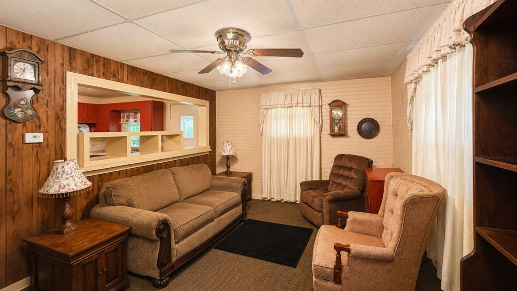 411 La Belle Vue Road Vandergrift, PA 15690 - Photo 4 of 10