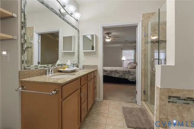 a en suite bathroom with a sink and a mirror