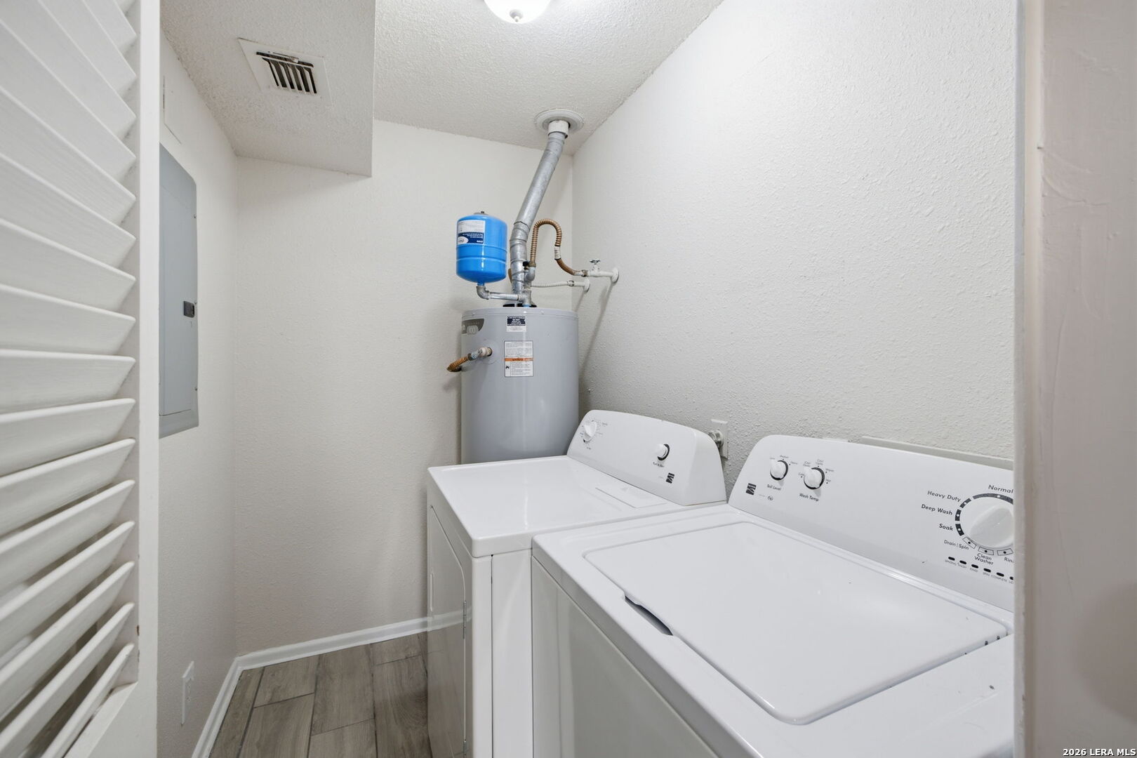 6106 Vance Jackson Road, Unit 15 San Antonio, TX 78230 - Photo 14 of 30 a utility room with dryer and washer