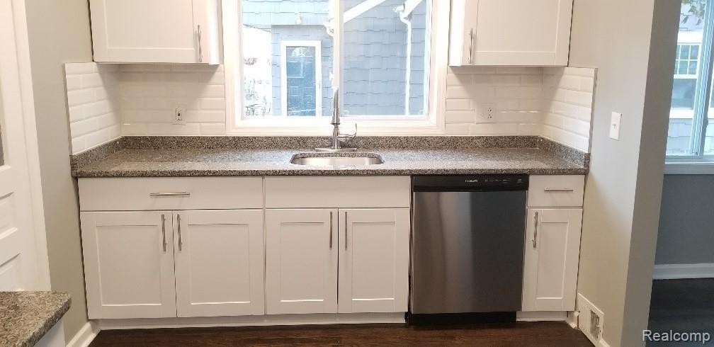 255 Chippewa Road Pontiac, MI 48341 - Photo 10 of 43