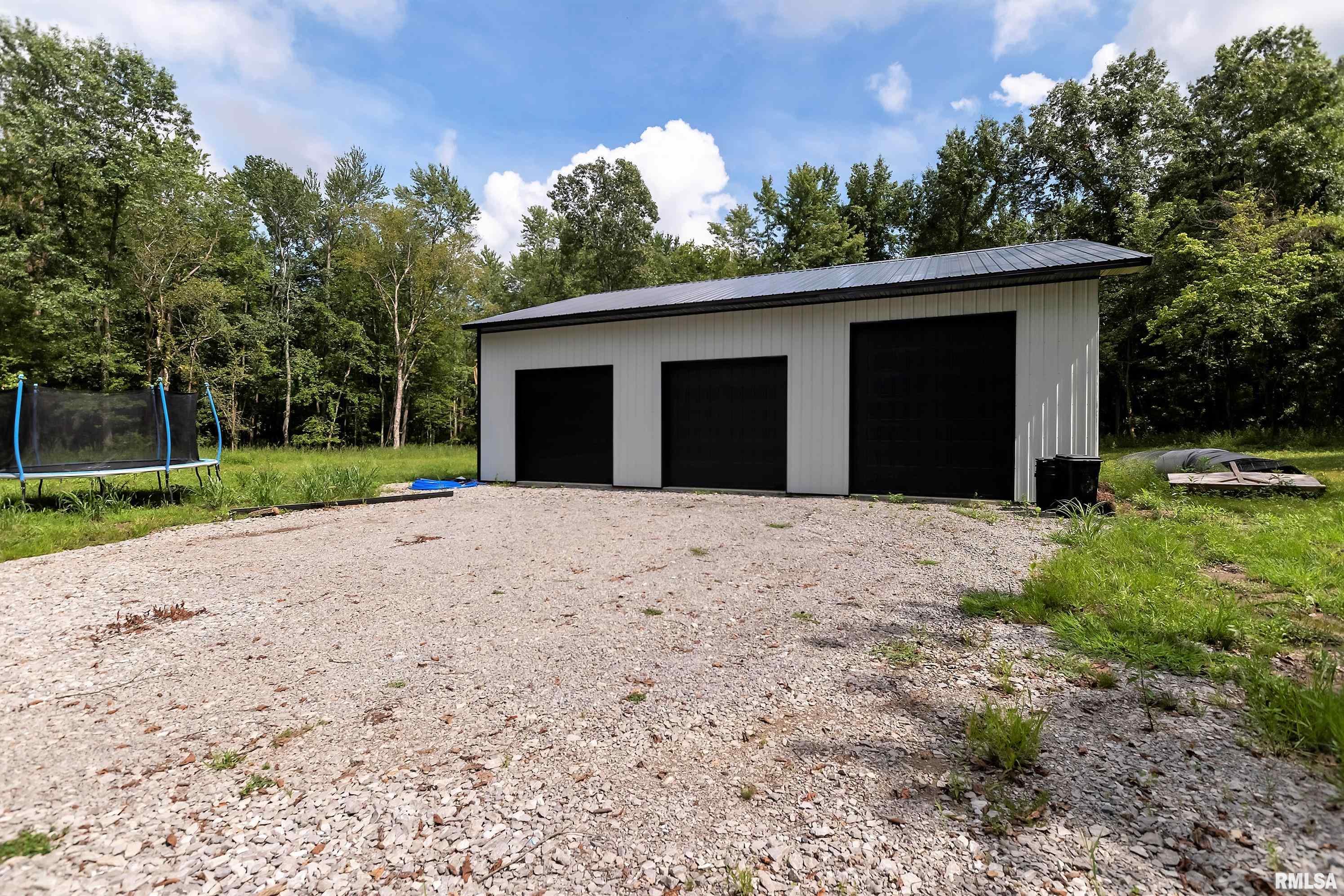 1234 Weaver Road Herrin, IL 62948 - Photo 3 of 7 Gallery Image 3