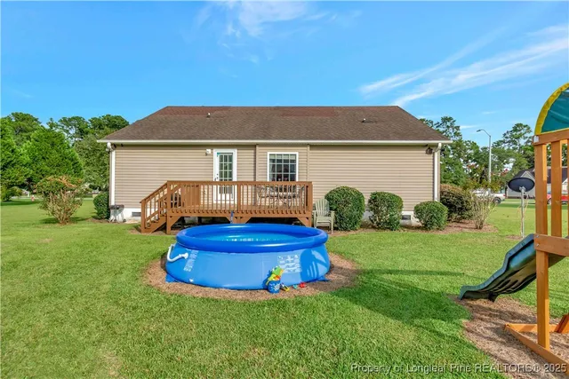a view of a house with backyard and a garden