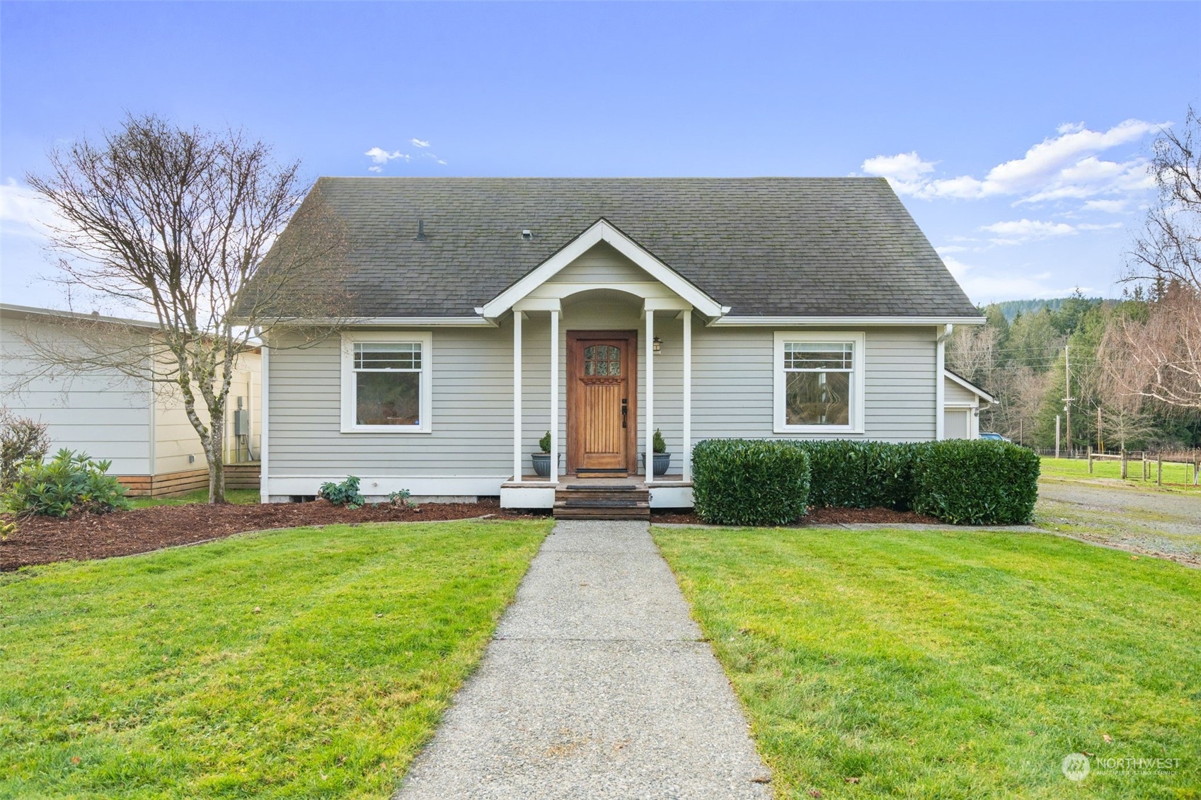 2628 Old Highway 99 North Road Burlington, WA 98233 - Photo 2 of 40 a front view of house with yard and green space