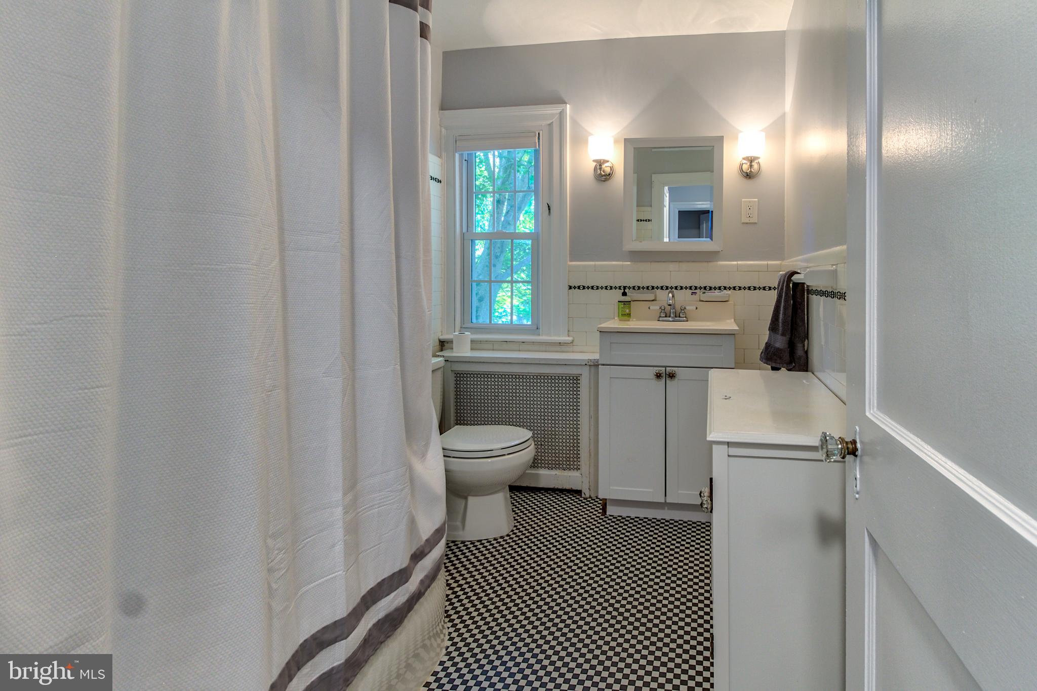 35 Rolling Road Wynnewood, PA 19096 - Photo 18 of 28