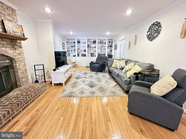 $700,000 | 14 Amity Court, Rockville, MD 20855