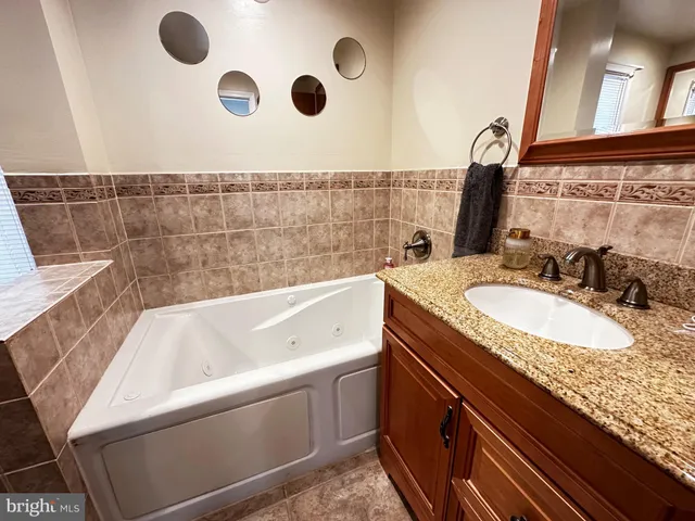 $700,000 | 14 Amity Court, Rockville, MD 20855