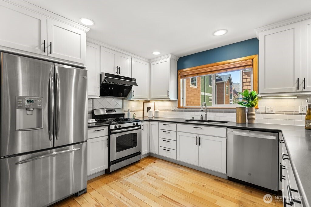806 North 49th Street Seattle, WA 98103 - Photo 4 of 28