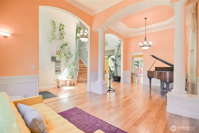 a view of a livingroom with furniture a ceiling fan and windows