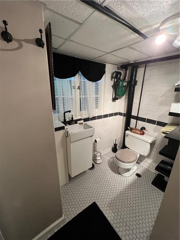 448 Olympia Road Pittsburgh, PA 15211 - Photo 17 of 19 Full second bathroom