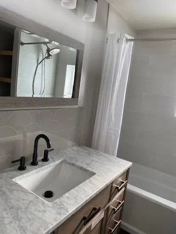 $2,800 | 143 Lincoln Street, Chelsea, MI 48118