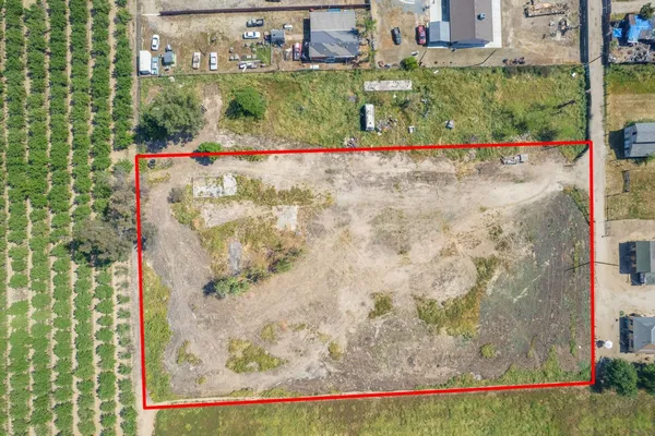 $300,000 | 465 6th Ave Drive, Kingsburg, CA 93631